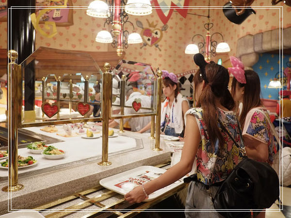 ＜東京親子自助旅行－ 13 >迪士尼兩間餐廳。&#8221;紅心女王&#8221; 與&#8221; 莎拉奶奶的廚房&#8221; @捲捲頭 ♡ 品味生活