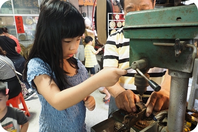 【宜蘭DIY】傳統中找童趣，宜蘭林午鐵工廠小銅鑼 DIY @捲捲頭 ♡ 品味生活