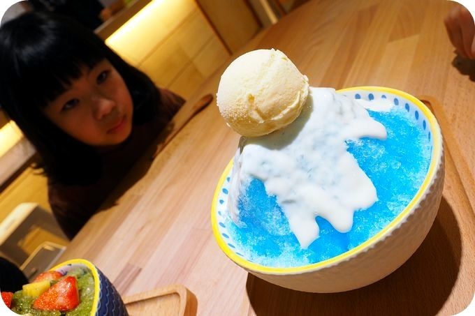 羅東》小島日和！拜訪熱門冰店，超夯的藍色富士山冰還有季節限定的草苺聖誕樹！ @捲捲頭 ♡ 品味生活