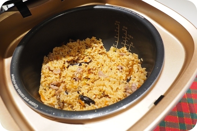 米食的魔術師，把白米變成Q彈米飯，就連糙米也能彈指搞定。▋飛利浦雙向智旋IH電子鍋 HD4568 ▋ @捲捲頭 ♡ 品味生活