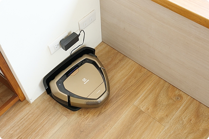 瑞典伊萊克斯Pure i9.2型動機器人⎪ 長眼睛的掃地機，一指選定區域打掃。120分鐘電力，再大的坪數也可輕鬆搞定！ @捲捲頭 ♡ 品味生活