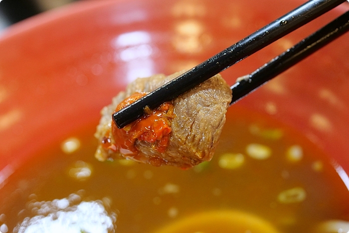 台東美食》阿牛冠軍牛肉麵。特製辣椒好對胃，多種小菜可選擇！ @捲捲頭 ♡ 品味生活
