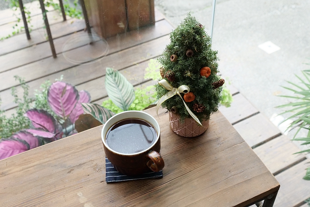 宜蘭下午茶》Minami 小花徑咖啡。河堤綠蔭旁的文青咖啡廳。下午茶、姊妹聚會、約會IG打卡必到！ @捲捲頭 ♡ 品味生活