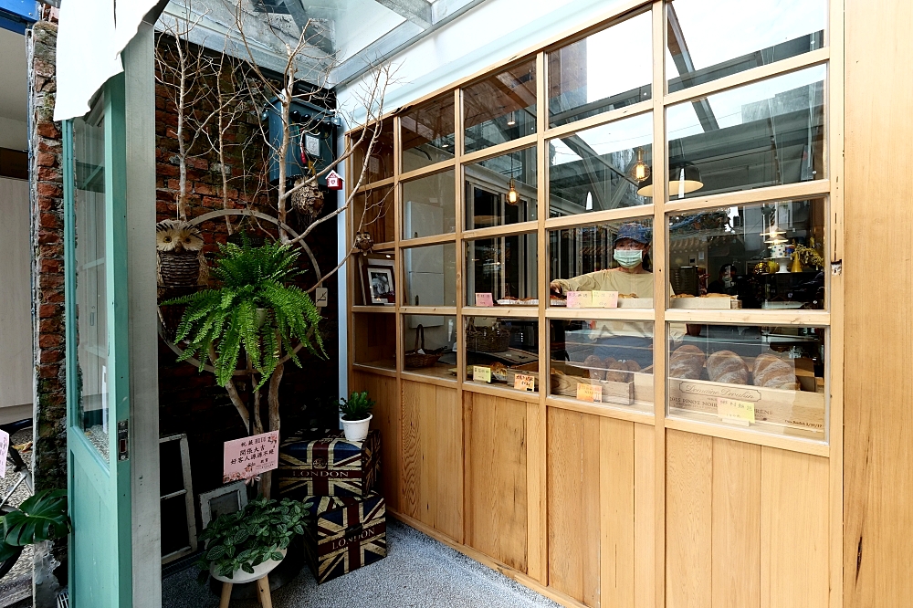 【宜蘭】「蕨 Hulu」工作室。四個人就客滿的網美麵包咖啡館！一週只開二天，來杯咖啡配麵包吧～ @捲捲頭 ♡ 品味生活