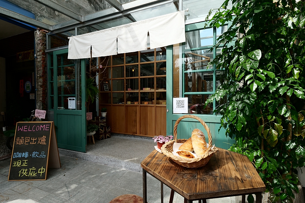 【宜蘭】「蕨 Hulu」工作室。四個人就客滿的網美麵包咖啡館！一週只開二天，來杯咖啡配麵包吧～ @捲捲頭 ♡ 品味生活