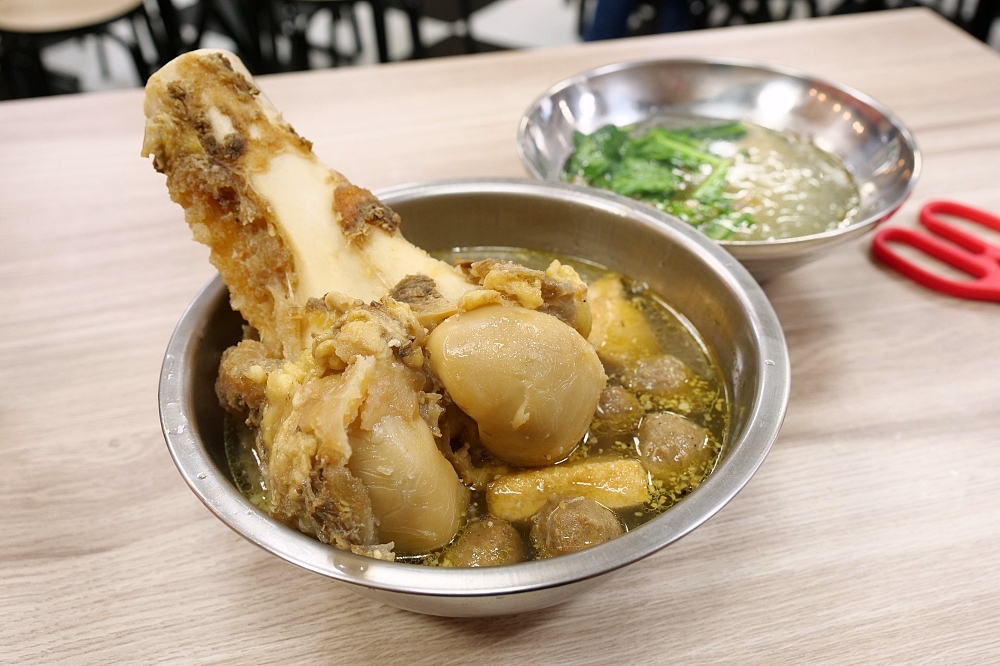台北地下街印尼餐廳Rendang House，牛大骨「插吸管喝」，還有巴東牛肉，16層風味超下飯！ @捲捲頭 ♡ 品味生活