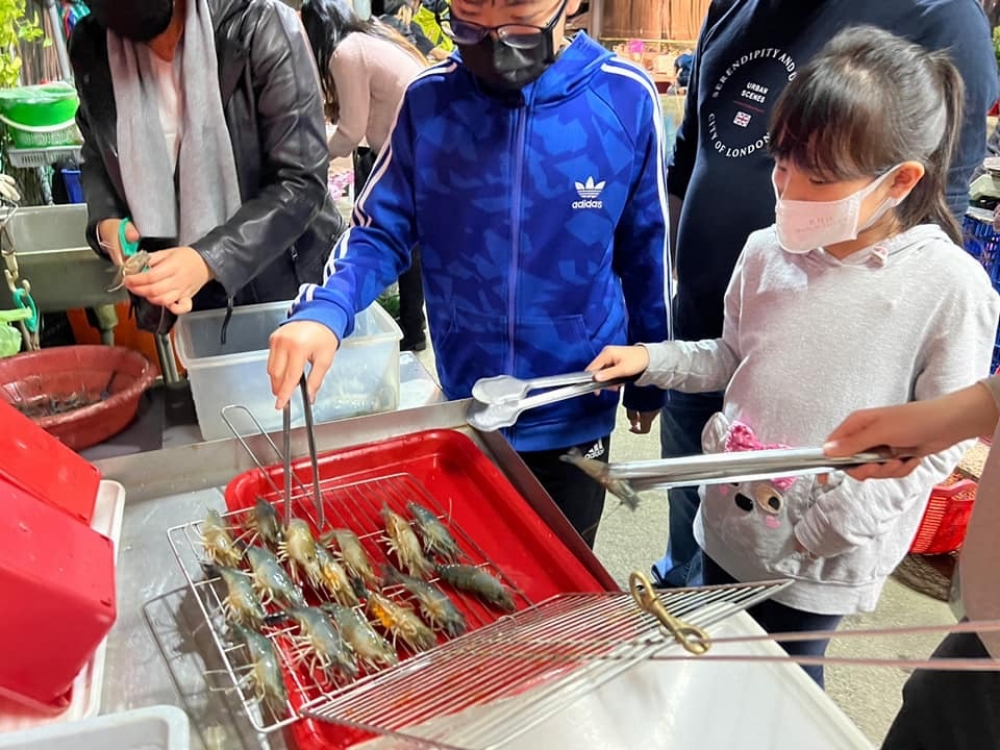 宜蘭大眾親子釣蝦場，新手池能看見蝦在吃餌，釣到螃蟹不加價！ @捲捲頭 ♡ 品味生活