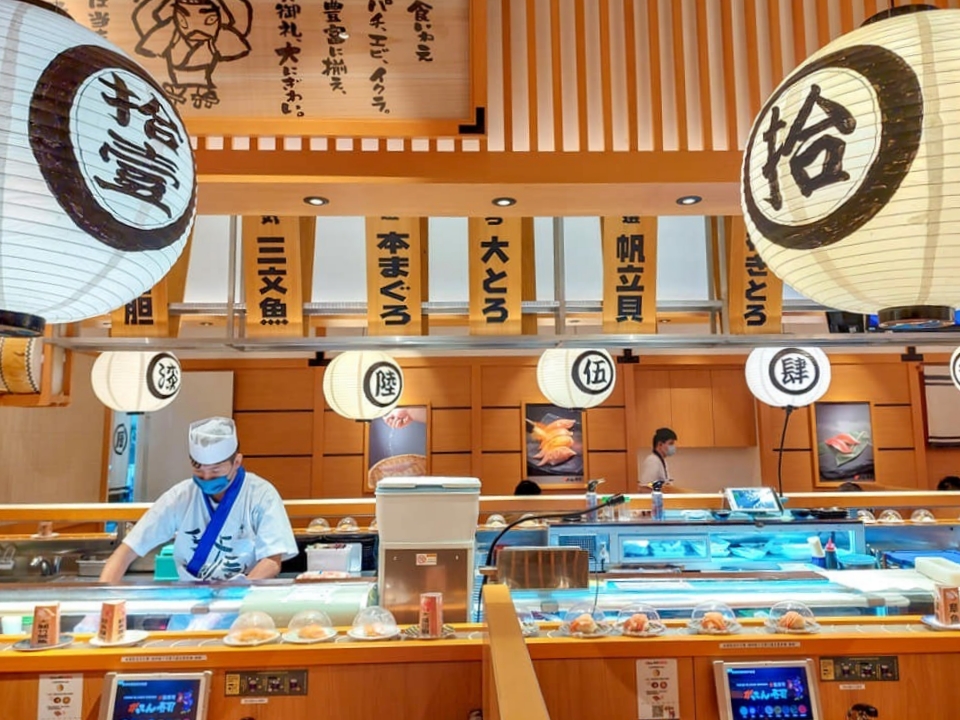 台北合點壽司內湖店，來自日本前六大的迴轉壽司，師傅現點現做新鮮上桌！ @捲捲頭 ♡ 品味生活