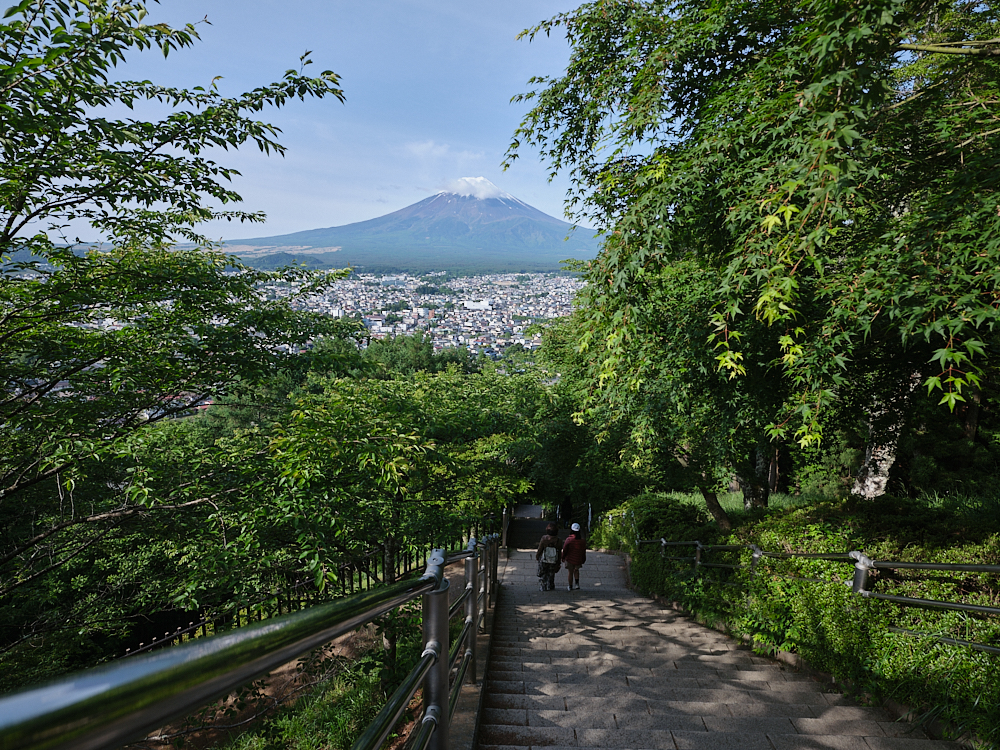 新倉山淺間公園，攻頂400階的富士山展望台，就可以蒐集最美明信片場景 @捲捲頭 ♡ 品味生活