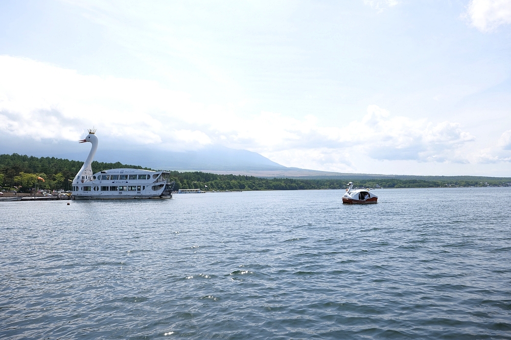 山中湖KABA河馬巴士，有輪子在地上跑，也能下水當船開，大人小孩都開心 @捲捲頭 ♡ 品味生活