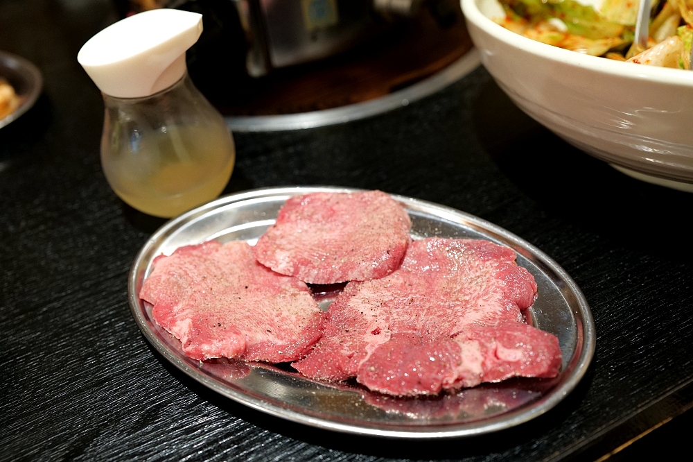 新世界乾杯通り美食推薦，韓國燒肉サランバン，美味燒肉必點牛舌、里肌肉還有牛大腸 @捲捲頭 ♡ 品味生活