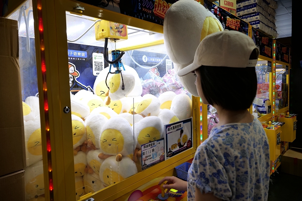 台南夾舖子遊樂園，又大又好夾的零食娃娃機店 @捲捲頭 ♡ 品味生活