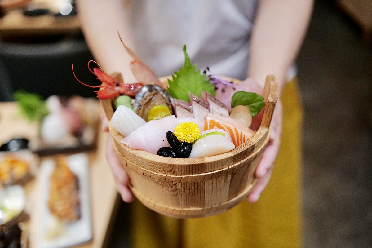 告春食彩小家料理｜份量多到看不見飯的海鮮丼飯，價位與菜色分享（菜單） @捲捲頭 ♡ 品味生活