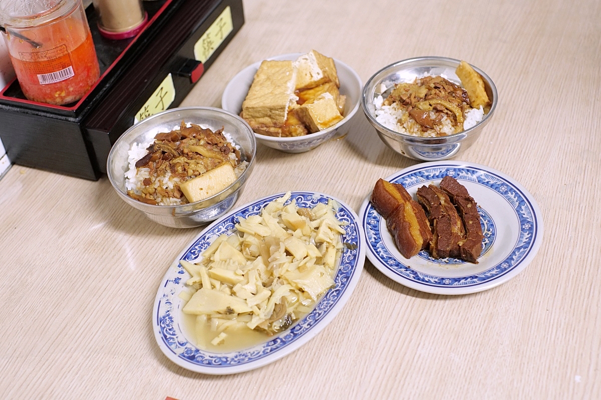 金峰魯肉飯| 掃碼點餐超快速，台北好吃的滷肉飯點餐指南 @捲捲頭 ♡ 品味生活