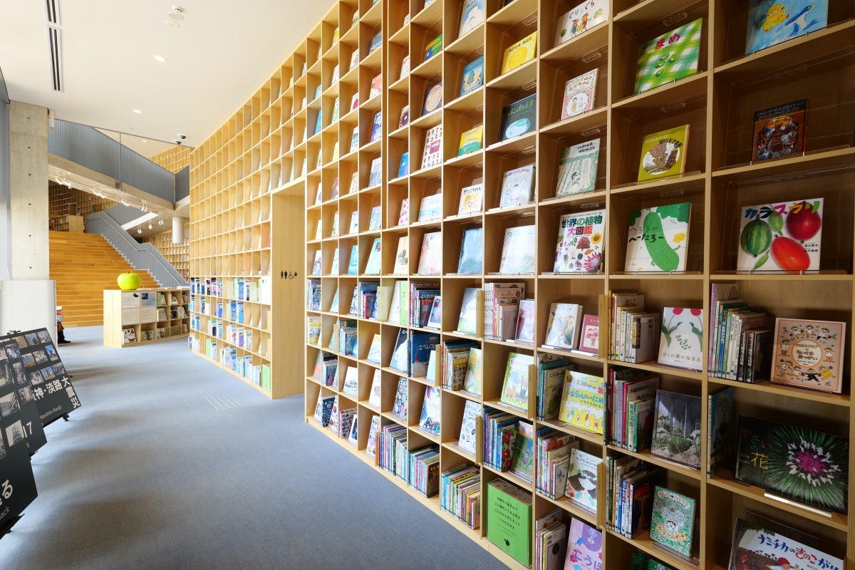 童書森林神戶|最美兒童圖書館，天花板到地板、各個空間都擺滿書 @捲捲頭 ♡ 品味生活