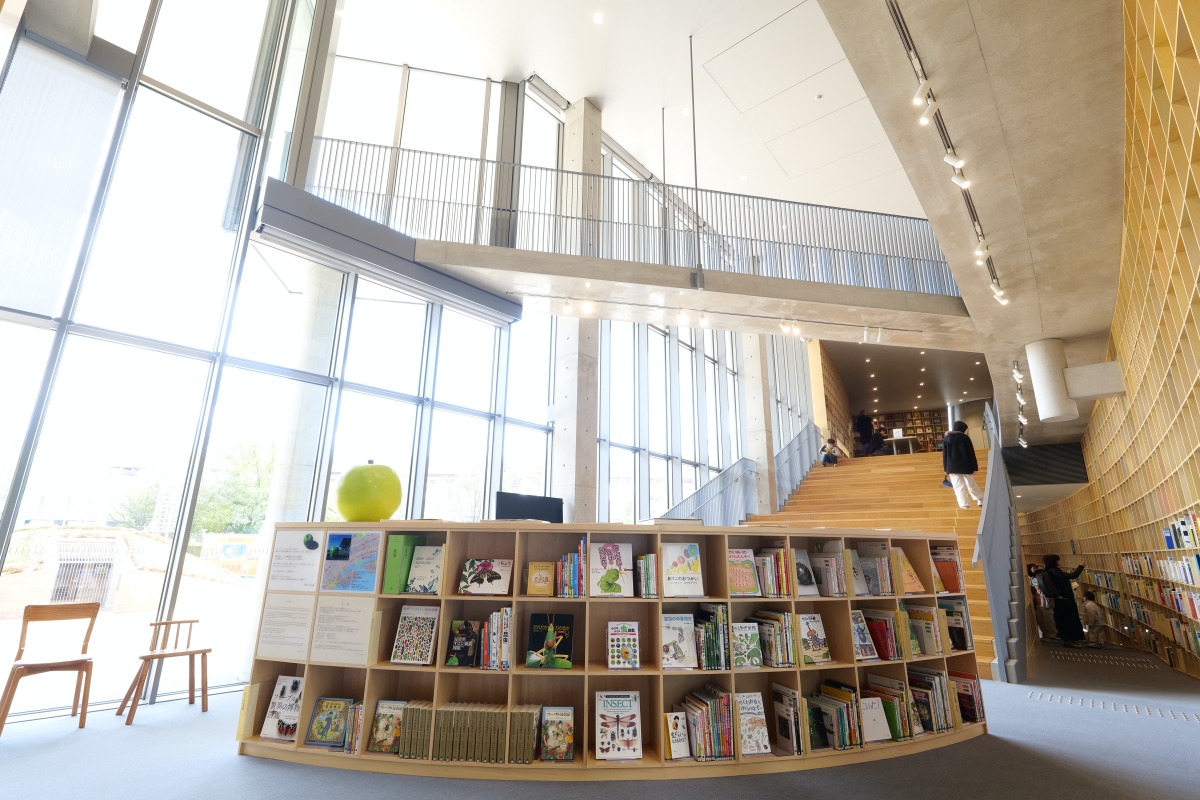 童書森林神戶|最美兒童圖書館，天花板到地板、各個空間都擺滿書 @捲捲頭 ♡ 品味生活