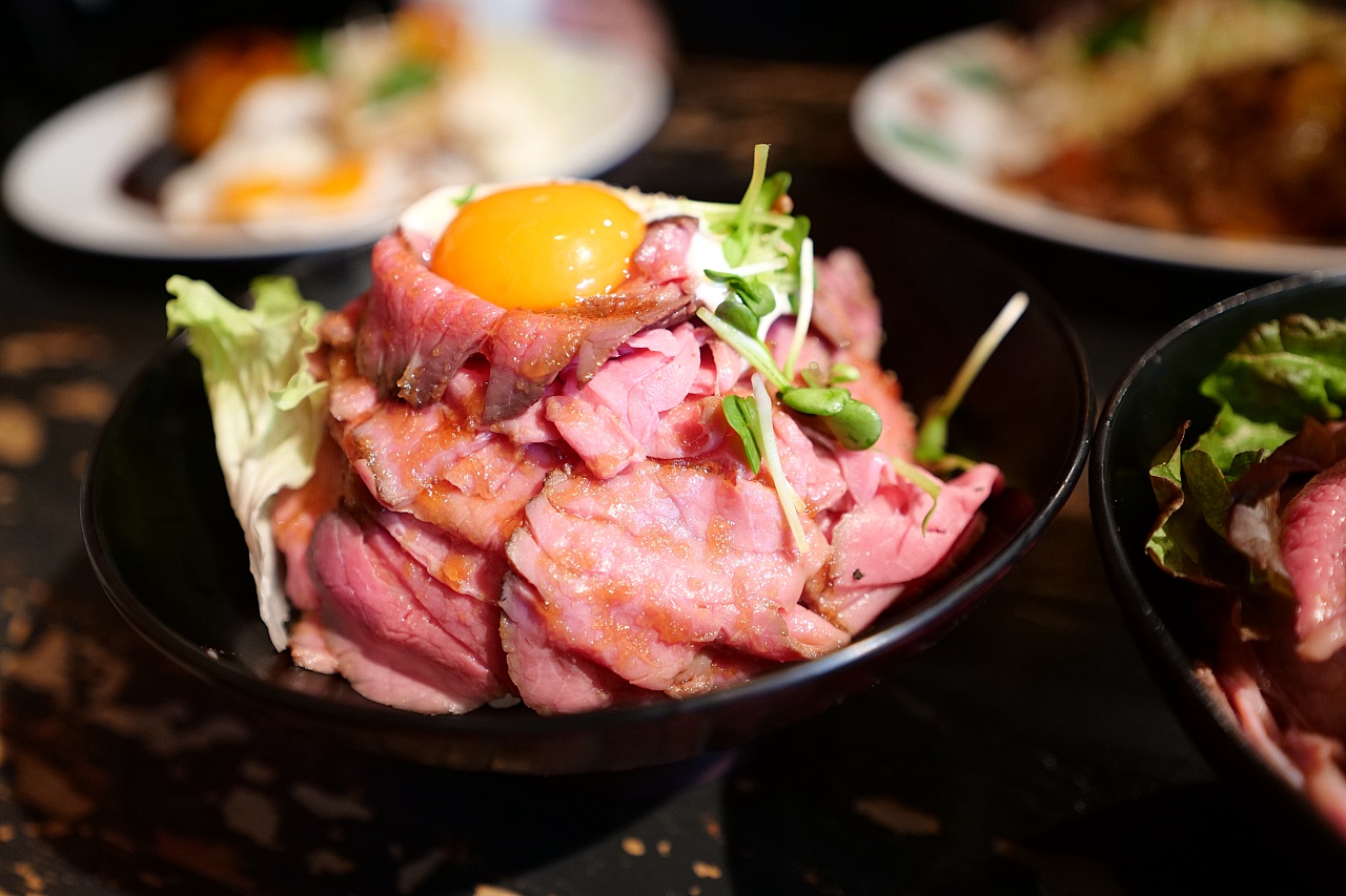 神戶美食【RedRock】只賣生牛肉丼飯、烤牛排丼飯就賣翻天（附菜單） @捲捲頭 ♡ 品味生活