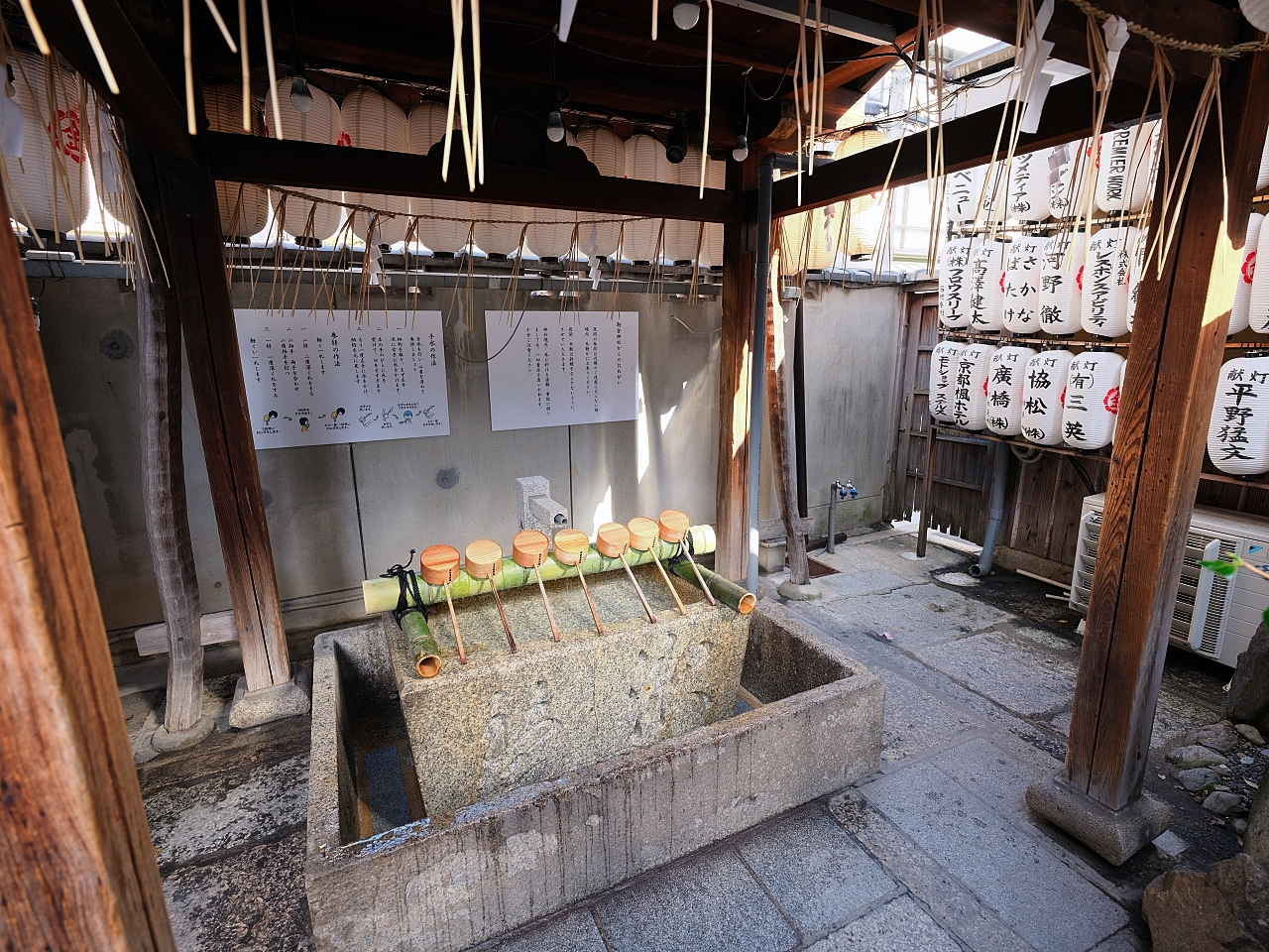 京都【御金神社】求財的神社,金箔鳥居旺財御守買起來~ @捲捲頭 ♡ 品味生活