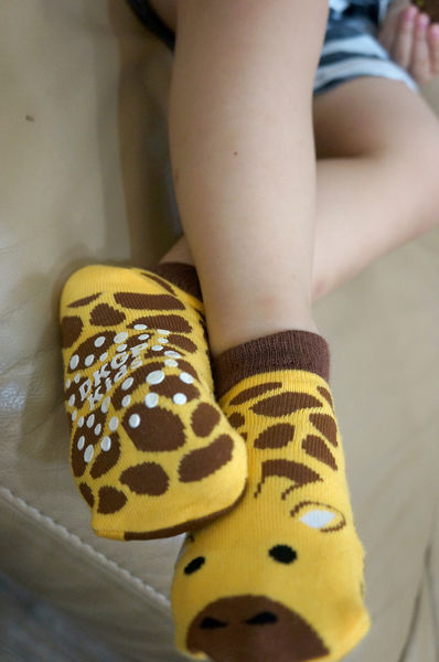 照顧寶寶腳ㄚ的快捷鍵。東客集專賣好襪子～ @捲捲頭 ♡ 品味生活