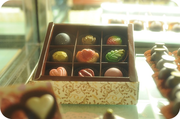 妮娜NINA巧克力工坊， 在幸福小店做幸福巧克力。 @捲捲頭 ♡ 品味生活