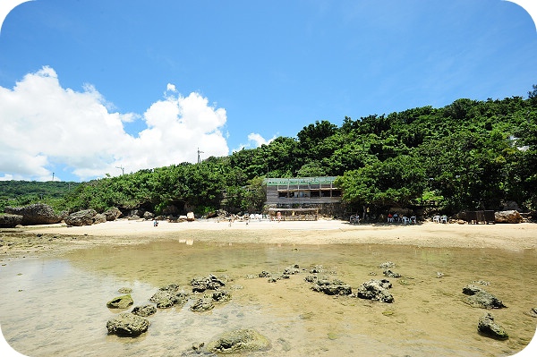 【沖繩景點】 新原海灘 + 沒緣分的浜边茶屋 @捲捲頭 ♡ 品味生活