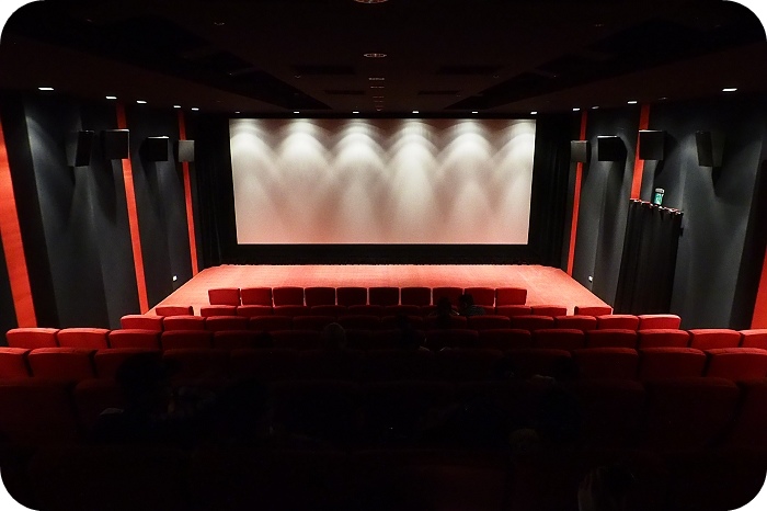 新月豪華影城，精品級的Luna Digital Cinemax。CP值很高的電影院！ @捲捲頭 ♡ 品味生活