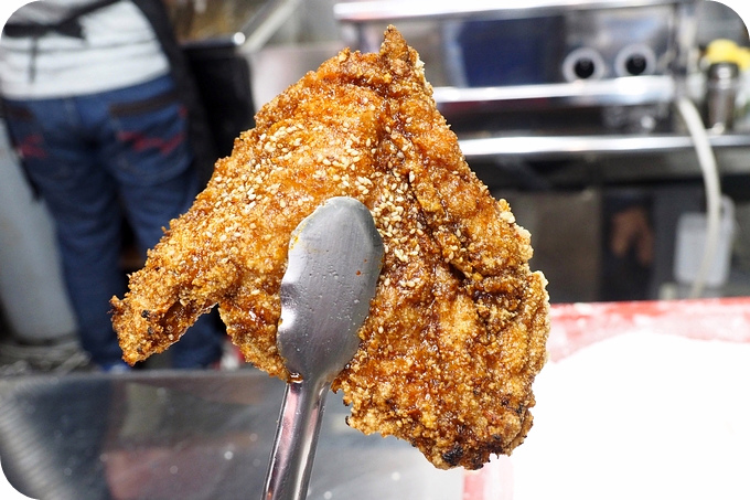 【宜蘭美食】超大超厚超 juicy的 &#8220;家鄉碳烤雞排&#8221;，在宜蘭也吃得到了喔！ @捲捲頭 ♡ 品味生活