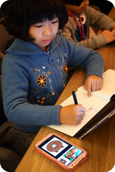【3C】Lenovo 發揮創意，能讓小孩隨時隨地畫畫的好夥伴 Yoga Book ！！！ @捲捲頭 ♡ 品味生活