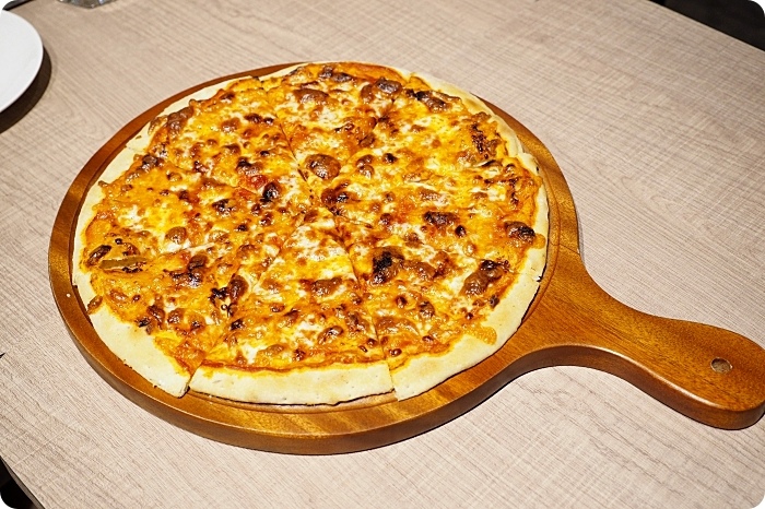 ▋Bobo Pizza ▋經典十種口味Pizza，必點 “松露薯條” 超好吃，藏身於宜蘭人故事館裡！ @捲捲頭 ♡ 品味生活