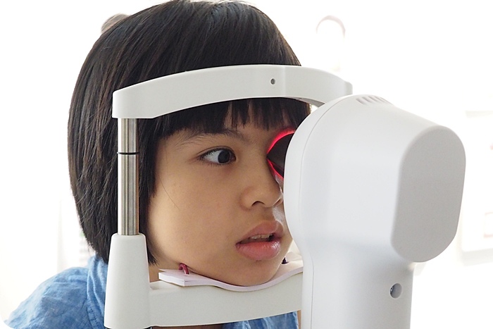 ▋角膜塑型片 ▋兒童權威 EyePlus 聚英視光眼科。矯正視力So Easy。夜晚配戴，還你白天好視力！ @捲捲頭 ♡ 品味生活