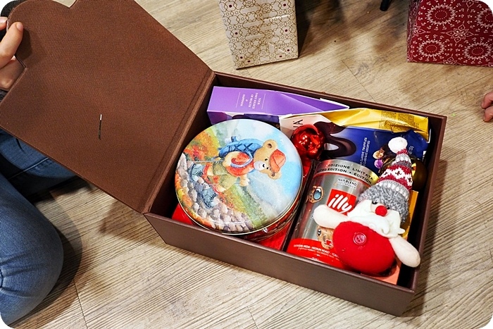 ▋耶誕送禮 ▋香港「尚禮坊」幫您準備夢幻包裹聖誕驚喜籃。傳達你的窩心給各地的親友！ @捲捲頭 ♡ 品味生活