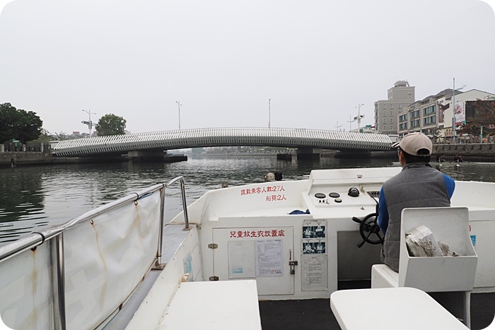 台南》台南運河遊船趣。從水上看府城，彎腰過橋超刺激！搭船穿越古今，台南水上、陸上都好玩。 @捲捲頭 ♡ 品味生活