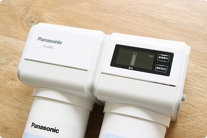 Panasonic TK-CB50 櫥下型淨水器⎪軟水淨水雙重功能一次搞定。安裝快速，更能依照燈號顯示提醒自行更換濾芯喔！ @捲捲頭 ♡ 品味生活