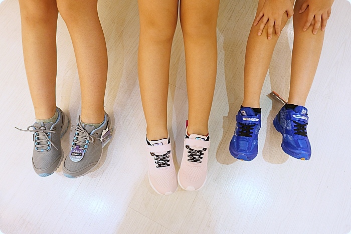 開學好物⎪日本第一機能鞋 MoonSTAR。 「魔動爪」專為熱愛運動的小朋友設計，耐穿透氣不悶熱，還有足測服務，一秒穿上適合你的鞋！ @捲捲頭 ♡ 品味生活
